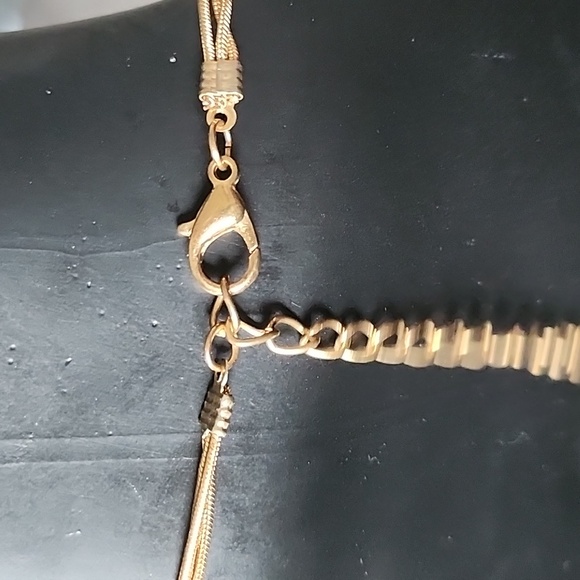 Golden accent necklace - Picture 3 of 3